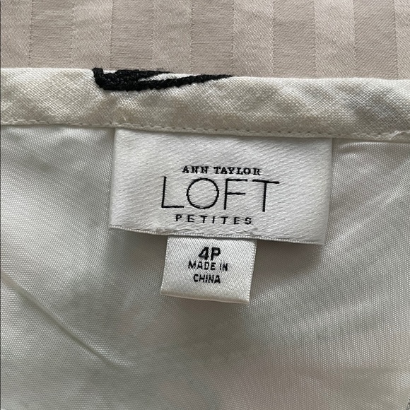 Ann Taylor LOFT White Skirt with embroidered floral design - Picture 2 of 5